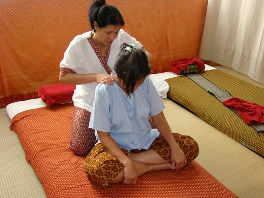 Massage du doset de la nuque - Thaï Corner Sàrl